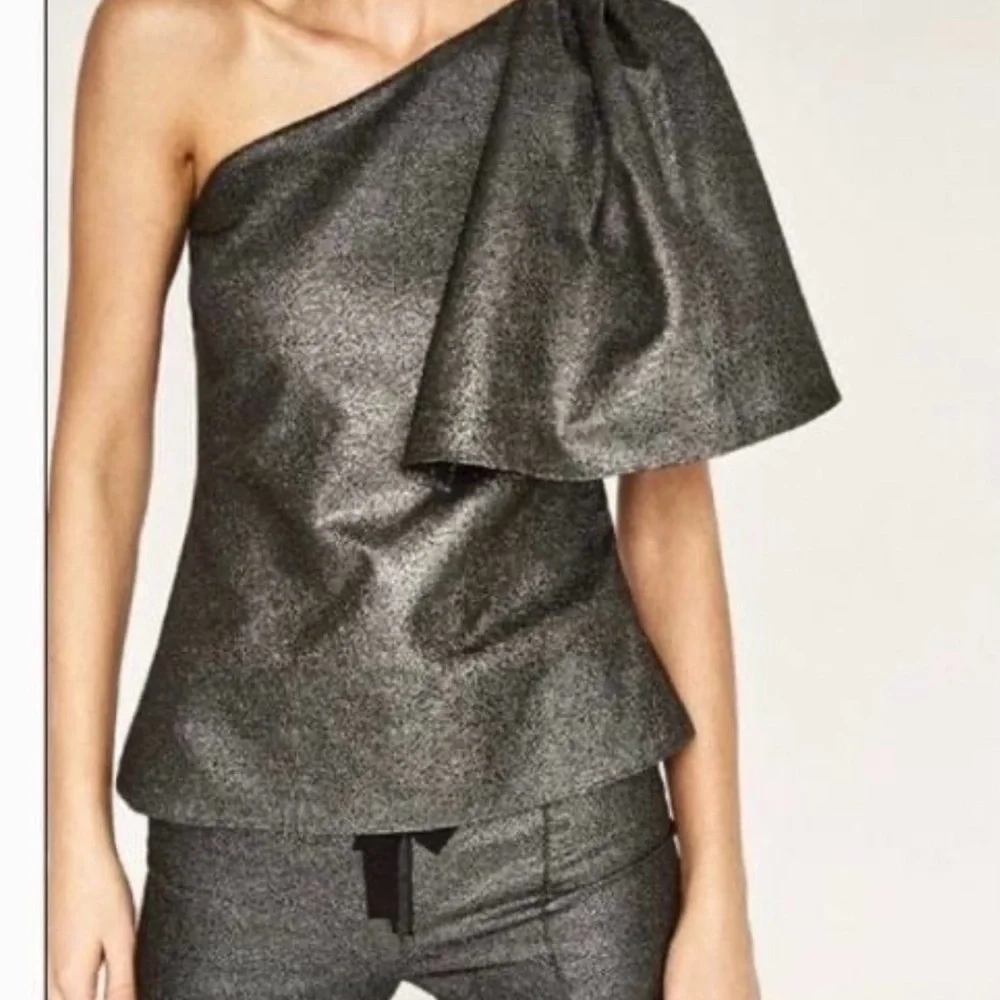 Zara Metallic One-Shoulder Puff-Sleeve Top and Pants (Set) - Black - Picture 1 of 5